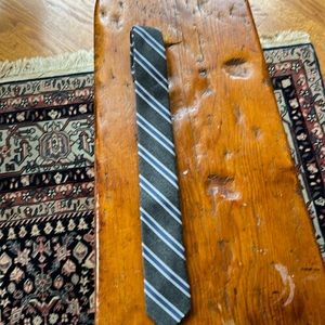 J.Crew Wool/poly tie. Beautiful stripe grey/navy . 2 1/2 inch wide